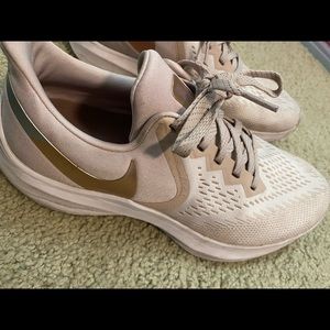 Women’s NIKE running tennis shoes